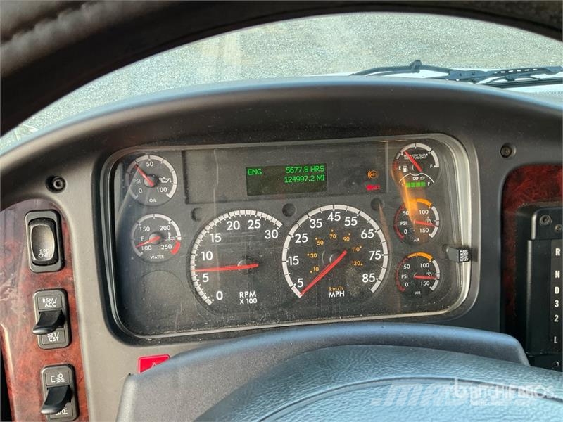 Freightliner M2 106 4x2 Van Truck ボックスボディー、ウイング、箱車