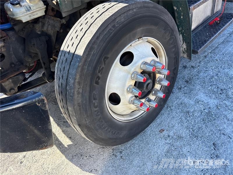 Freightliner M2 106 4x2 Moving Extended Cab Van Truck Фургони