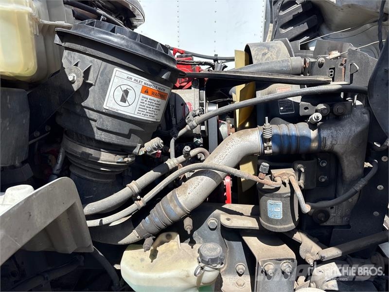 Freightliner M2 106 4x2 Van Truck (Inoperable) Kapali kasa kamyonlar