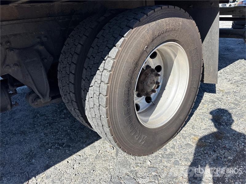 Freightliner M2 106 4x2 Van Truck Furgoonautod