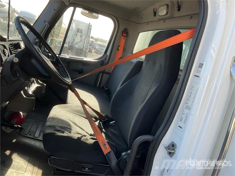 Freightliner M2 106 6x4 Van Truck Sanduk kamioni