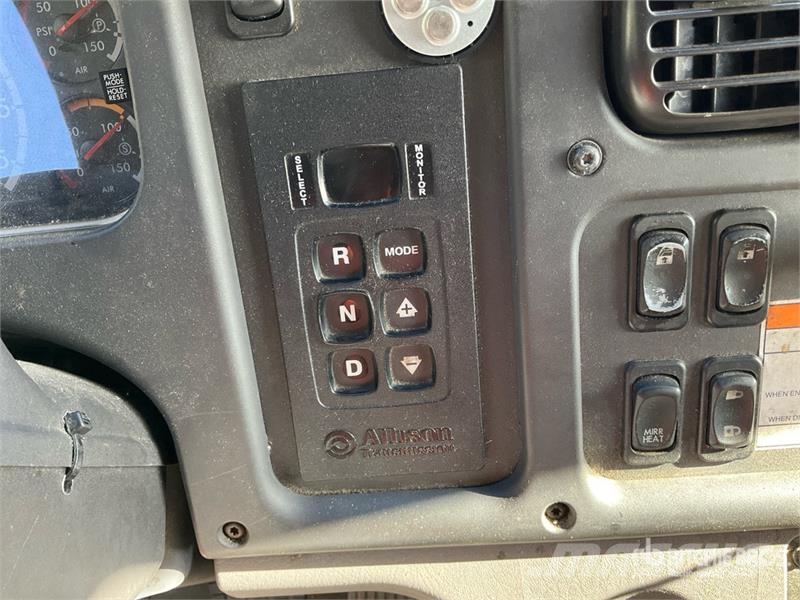 Freightliner M2 106 6x4 Van Truck Sanduk kamioni