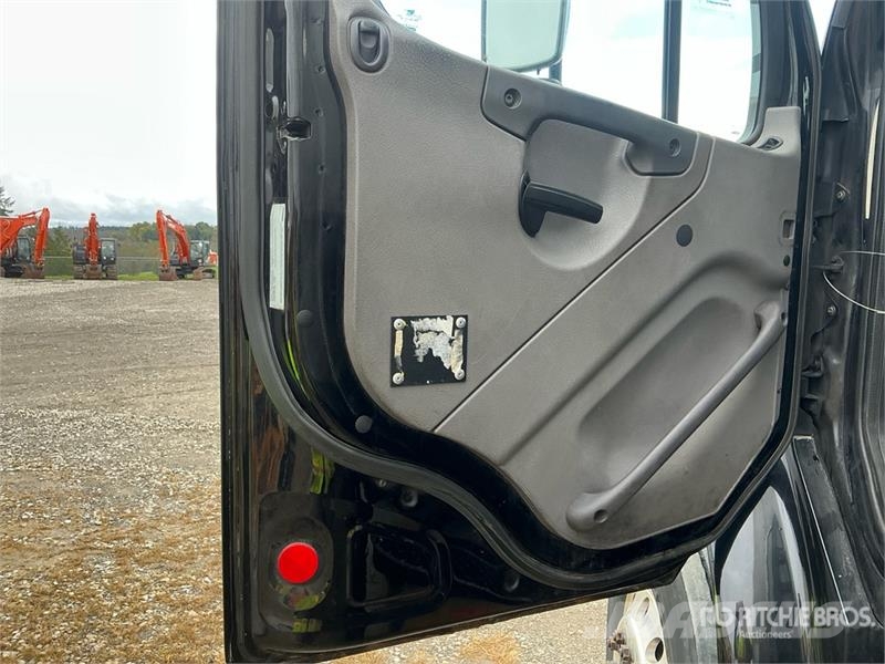 Freightliner M2 106 6x4 Van Truck Camiones caja cerrada