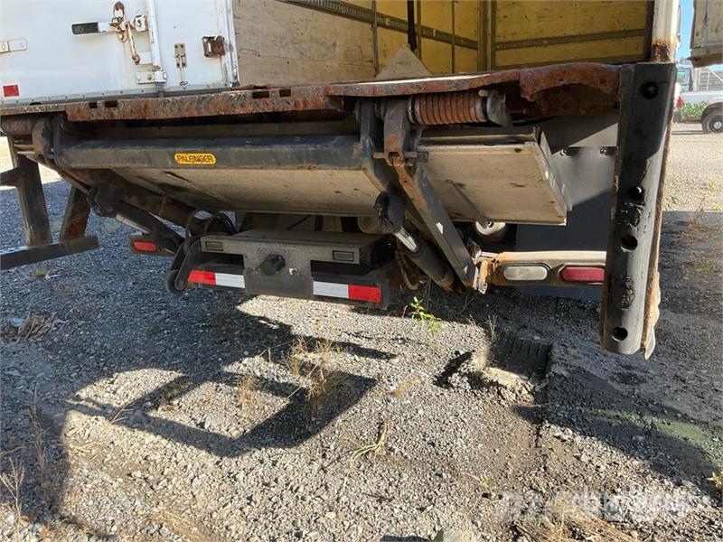 Freightliner M2 106 6x4 Van Truck Sanduk kamioni