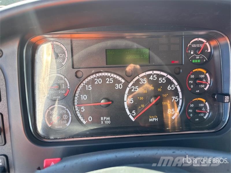 Freightliner M2 106 6x2 Van Truck Tovornjaki zabojniki