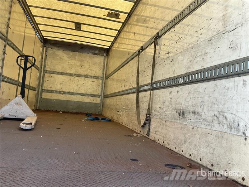 Freightliner M2 106 6x4 Van Truck Sanduk kamioni