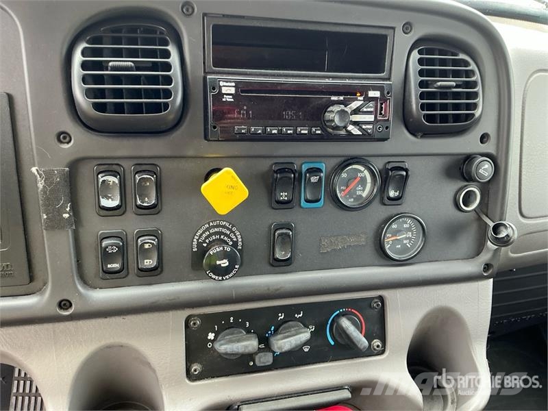 Freightliner M2 106 6x4 Van Truck Camiones caja cerrada