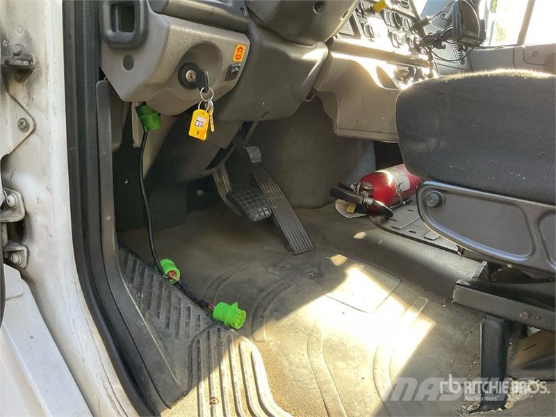 Freightliner M2 106 6x4 Van Truck Sanduk kamioni