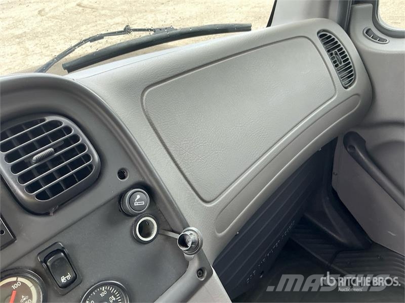 Freightliner M2 106 6x4 Van Truck Camiones caja cerrada