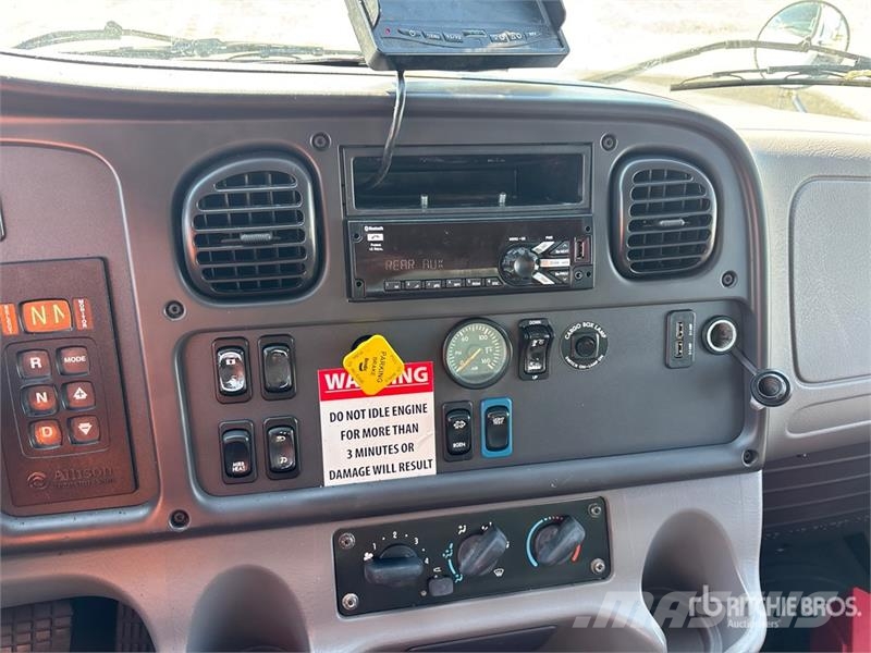 Freightliner M2 106 6x2 Van Truck Tovornjaki zabojniki