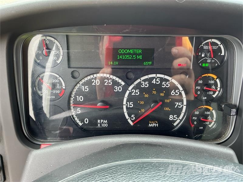 Freightliner M2 106 6x4 Van Truck Camiones caja cerrada