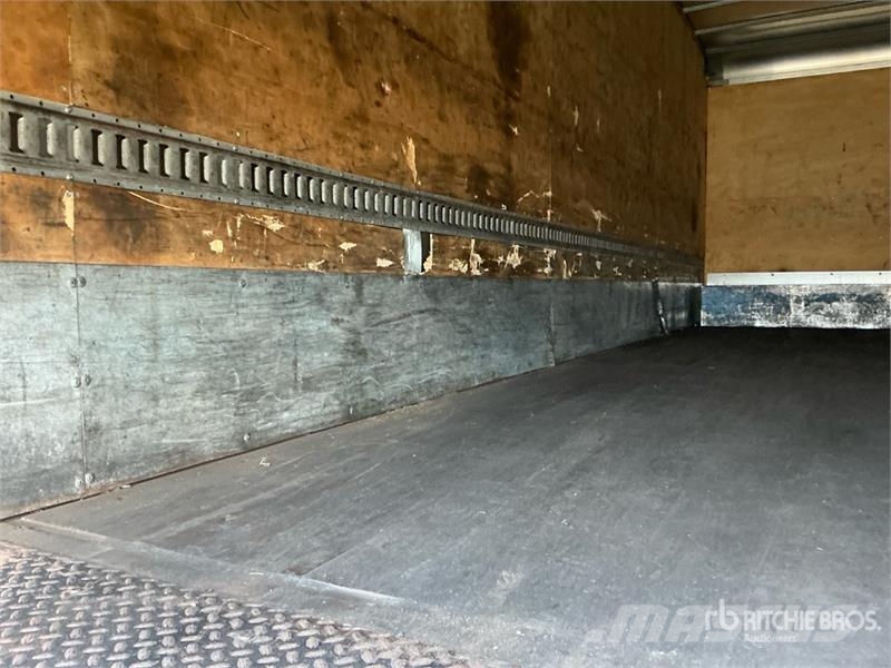 Freightliner M2 106 6x4 Van Truck Camiones caja cerrada