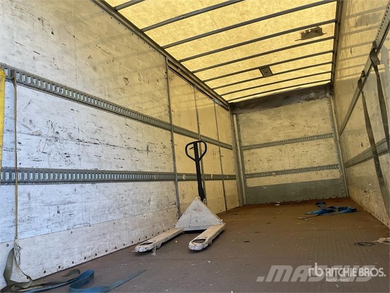 Freightliner M2 106 6x4 Van Truck Sanduk kamioni
