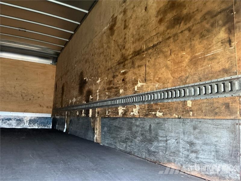 Freightliner M2 106 6x4 Van Truck Camiones caja cerrada