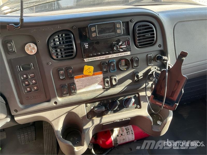 Freightliner M2 106 6x4 Van Truck Sanduk kamioni
