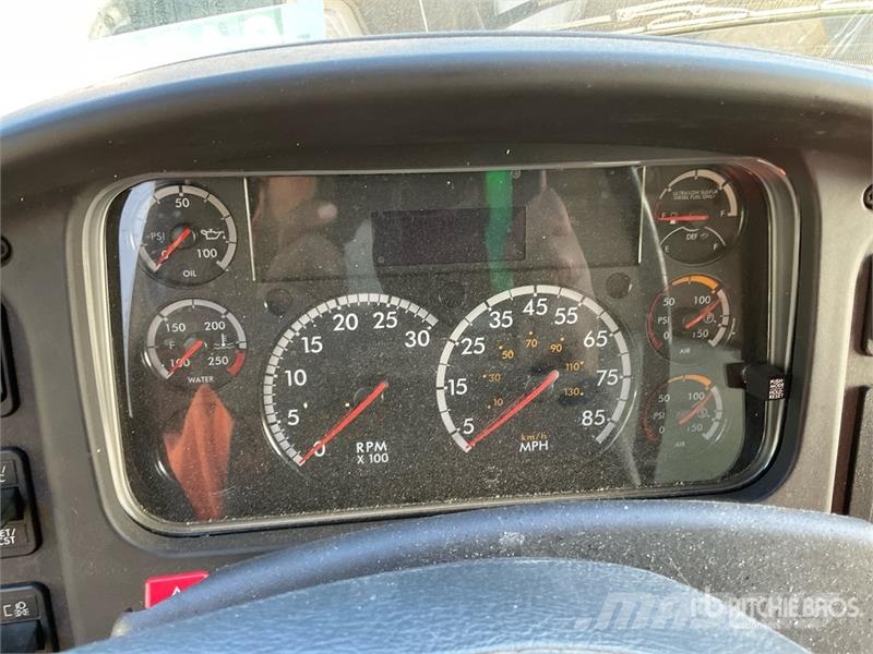 Freightliner M2 106 6x4 Van Truck Sanduk kamioni