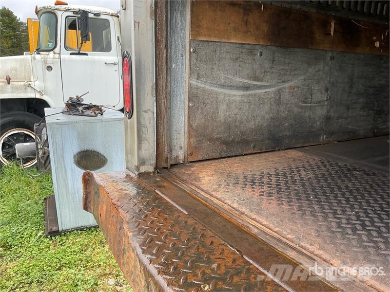 Freightliner M2 106 6x4 Van Truck Camiones caja cerrada