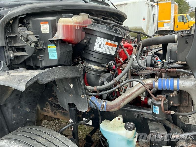 Freightliner M2 106 6x4 Van Truck Camiones caja cerrada