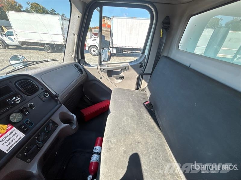 Freightliner M2 106 6x2 Van Truck Tovornjaki zabojniki
