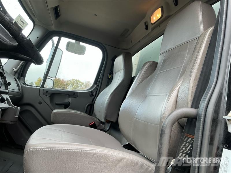 Freightliner M2 106 6x4 Van Truck Camiones caja cerrada