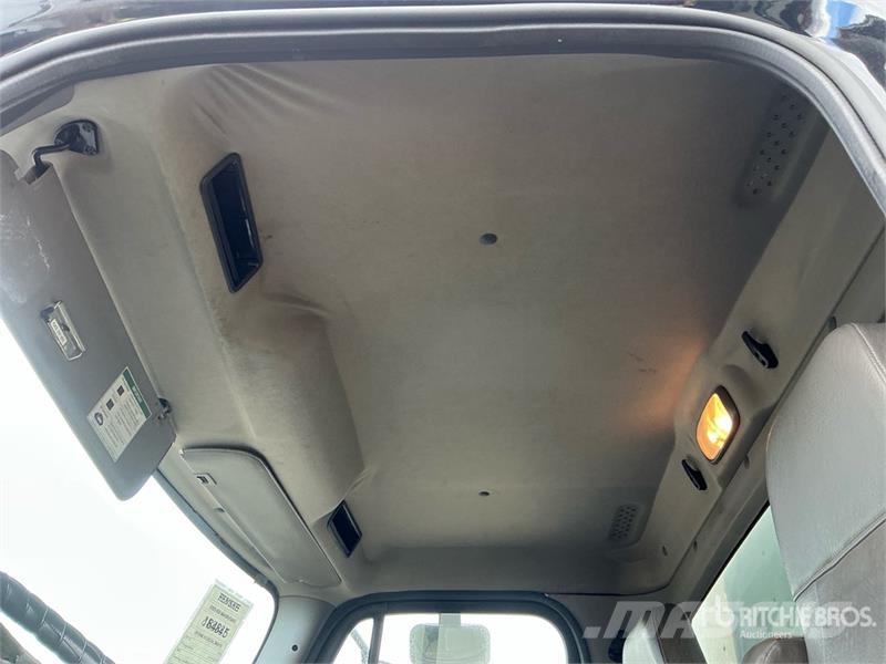 Freightliner M2 106 6x4 Van Truck Camiones caja cerrada