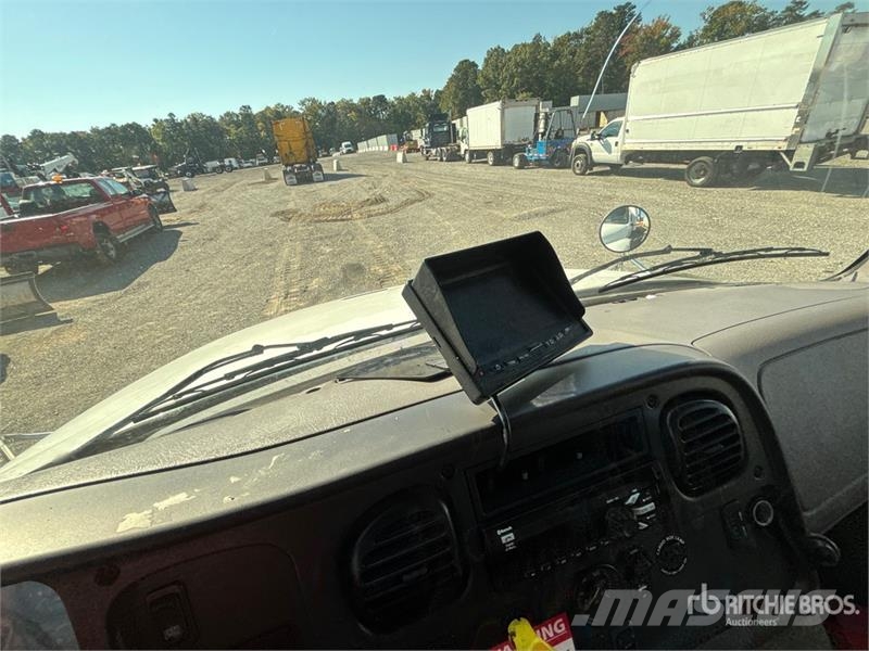 Freightliner M2 106 6x2 Van Truck Tovornjaki zabojniki