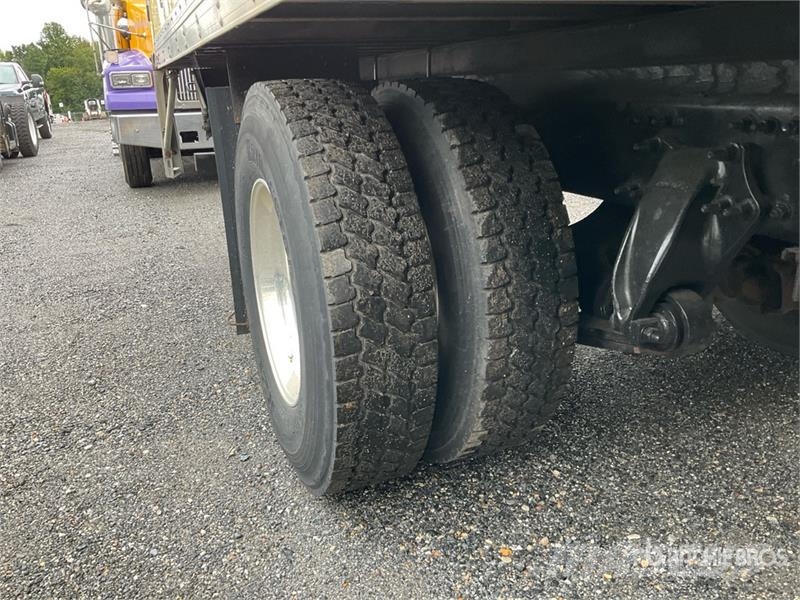 Freightliner M2 106 Van Truck Sanduk kamioni