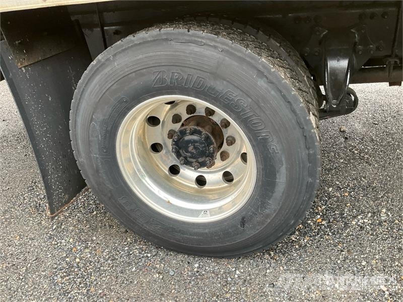 Freightliner M2 106 Van Truck Sanduk kamioni