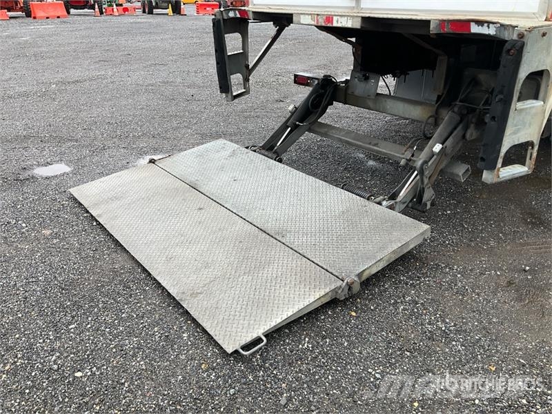 Freightliner M2 106 Van Truck Sanduk kamioni