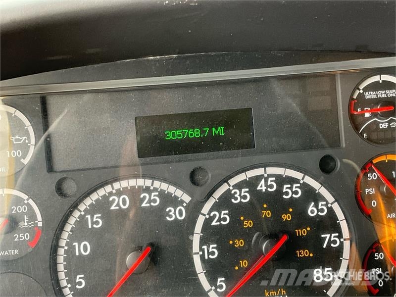 Freightliner M2 106 Van Truck Sanduk kamioni