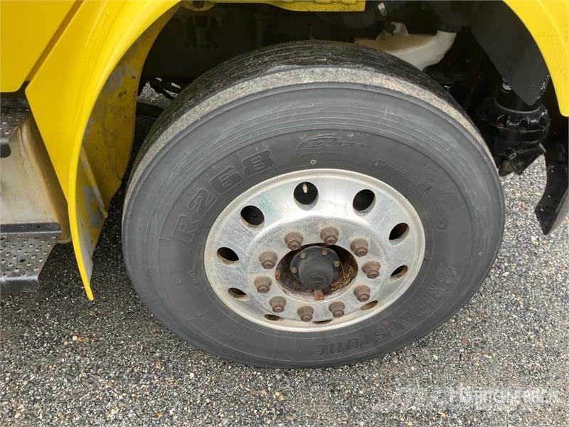 Freightliner M2 106 Van Truck Sanduk kamioni