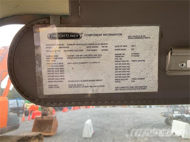 Freightliner M2 106 Van Truck Sanduk kamioni