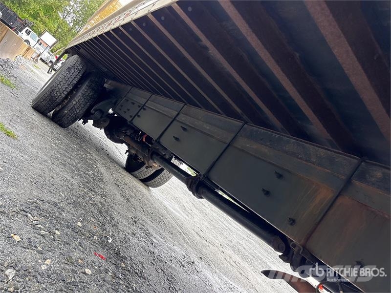 Freightliner M2 112 Kapali kasa kamyonlar