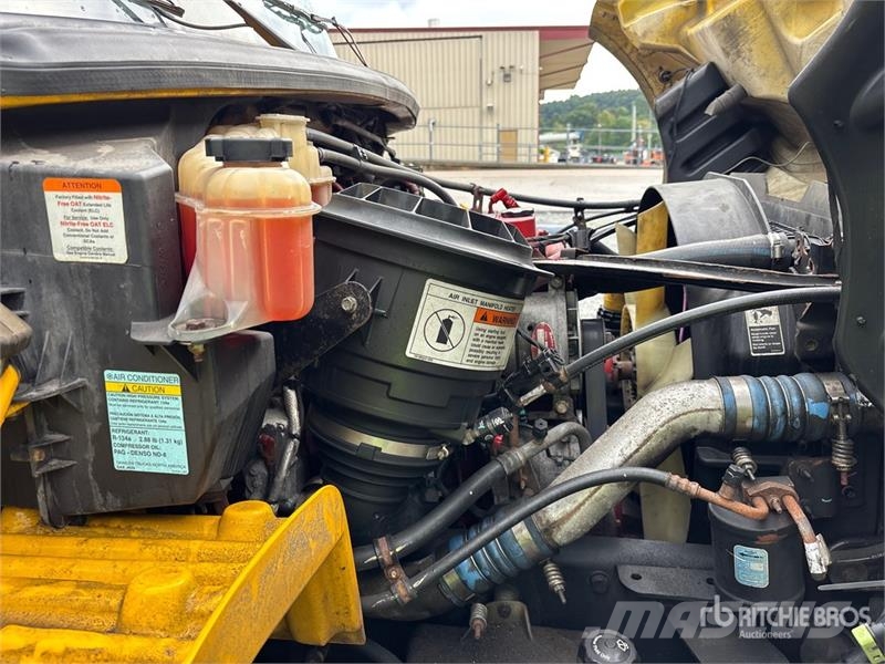 Freightliner M2 112 Kapali kasa kamyonlar