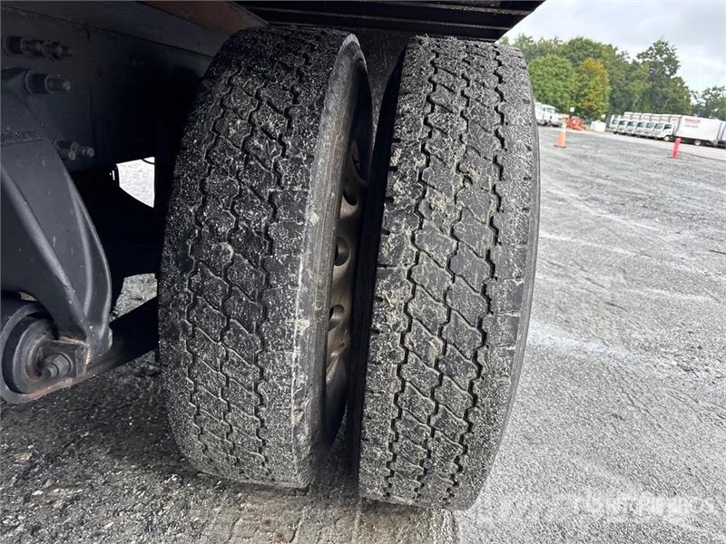 Freightliner M2 112 Kapali kasa kamyonlar