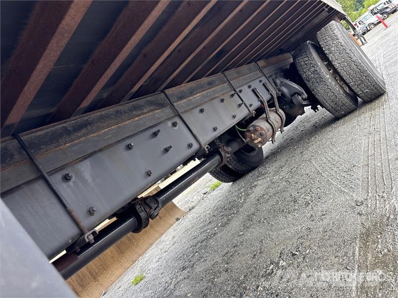 Freightliner M2 112 Kapali kasa kamyonlar