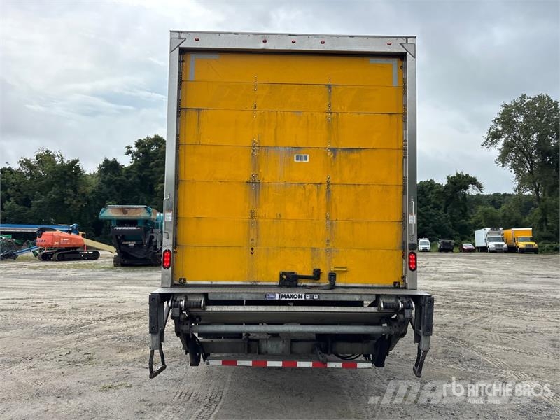 Freightliner M2 112 Kapali kasa kamyonlar