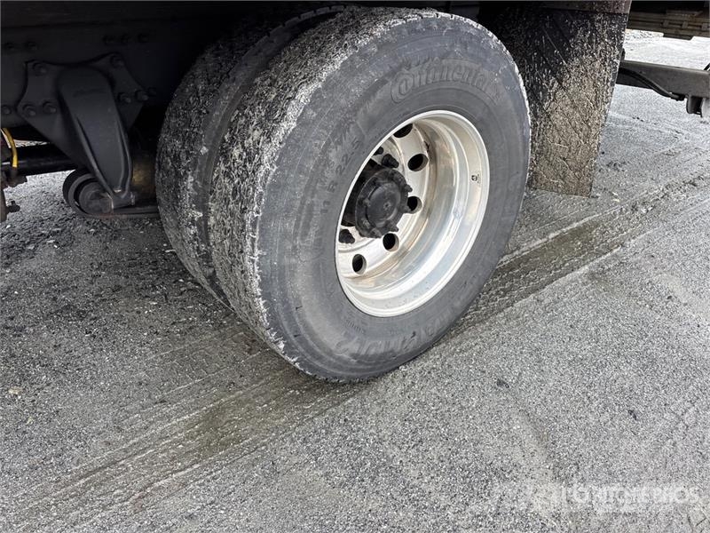Freightliner M2 112 Kapali kasa kamyonlar