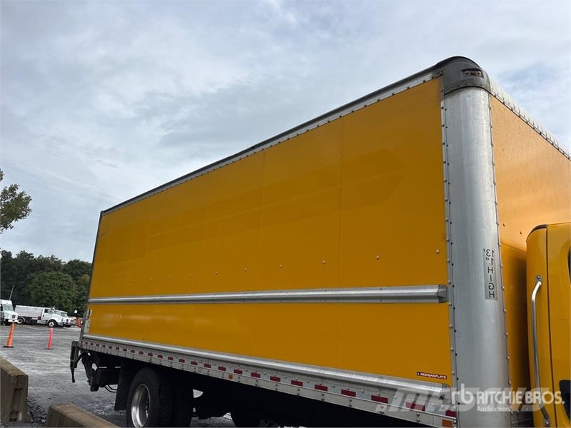 Freightliner M2 112 Kapali kasa kamyonlar