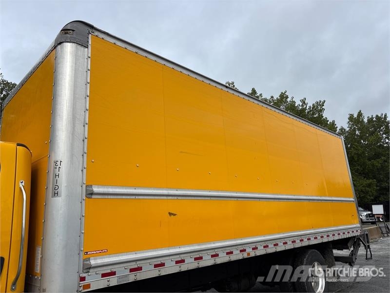 Freightliner M2 112 Kapali kasa kamyonlar