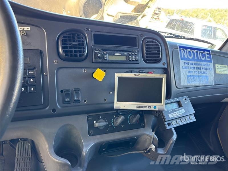 Freightliner M2 4x2 Refrigerated Truck (Inoperable) Hűtős
