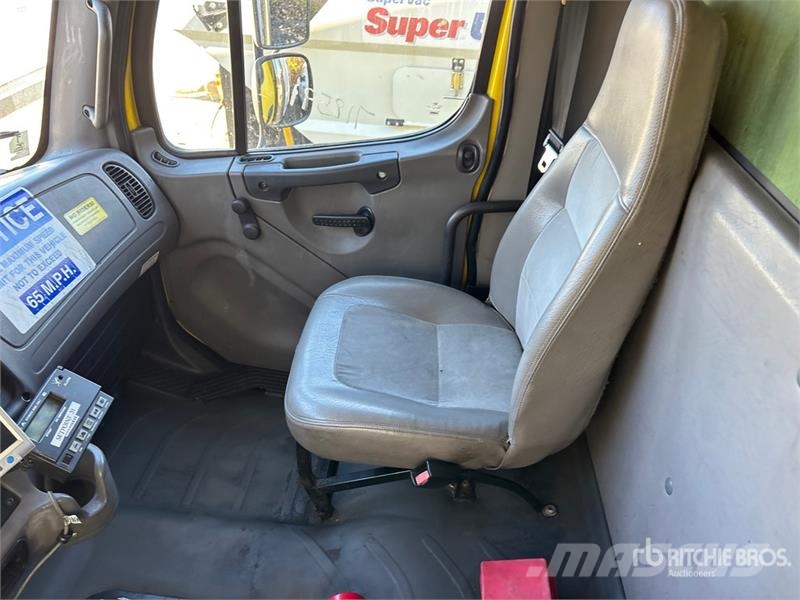 Freightliner M2 4x2 Refrigerated Truck (Inoperable) Hűtős