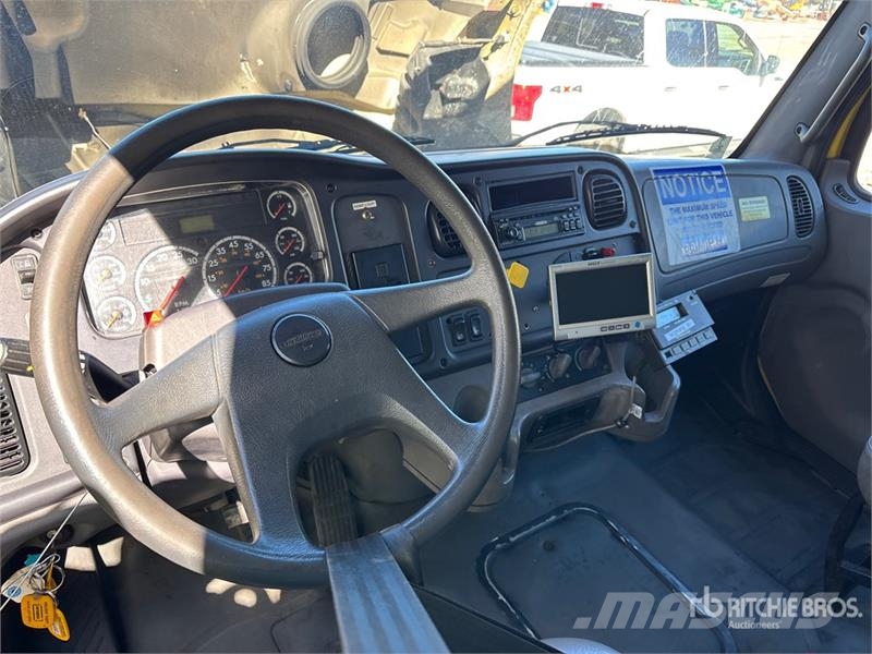Freightliner M2 4x2 Refrigerated Truck (Inoperable) Hűtős