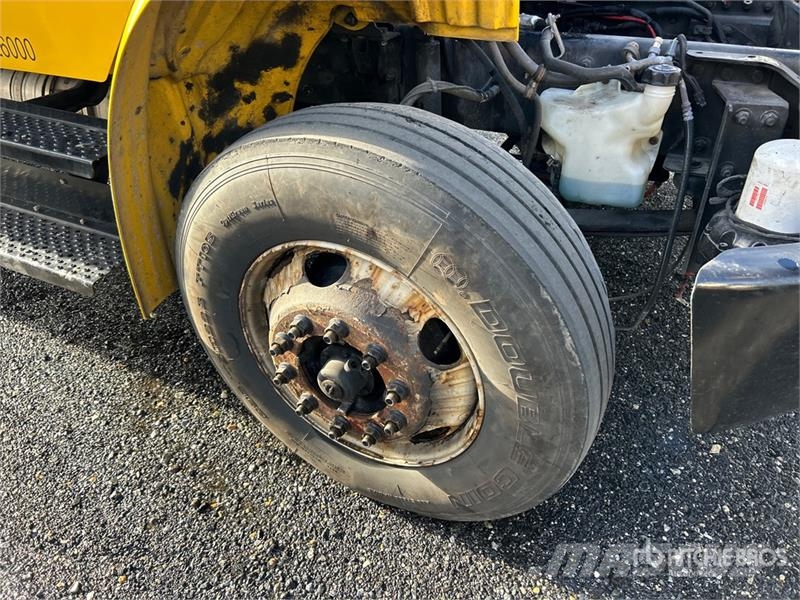 Freightliner M2106 4x2 Van Truck (Inoperable) Sanduk kamioni