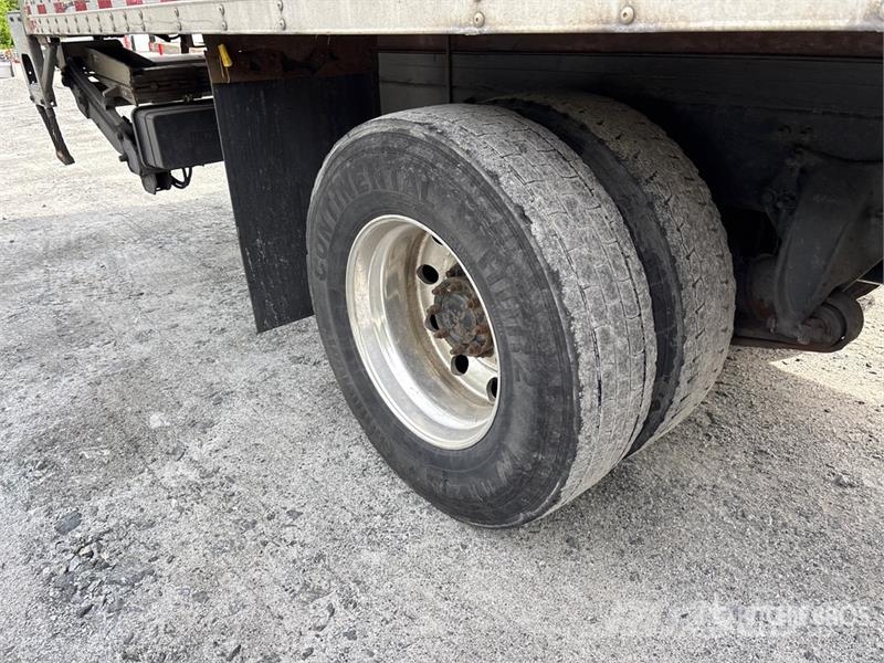 Freightliner M2106 4x2 Van Truck Фургони