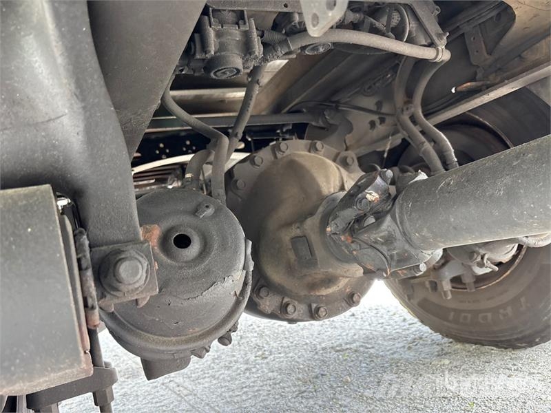 Freightliner M2106 4x2 Van Truck Camiones con caja de remolque