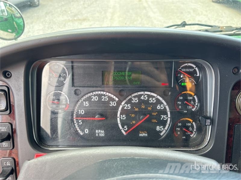 Freightliner M2106 4x2 Van Truck Skriňová nadstavba