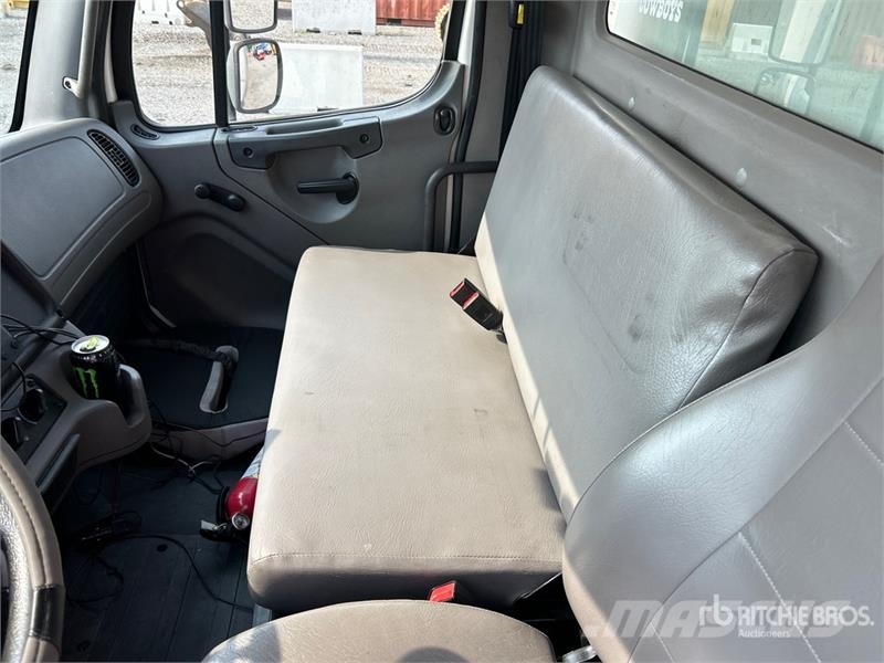 Freightliner M2106 4x2 Van Truck Kofferaufbau