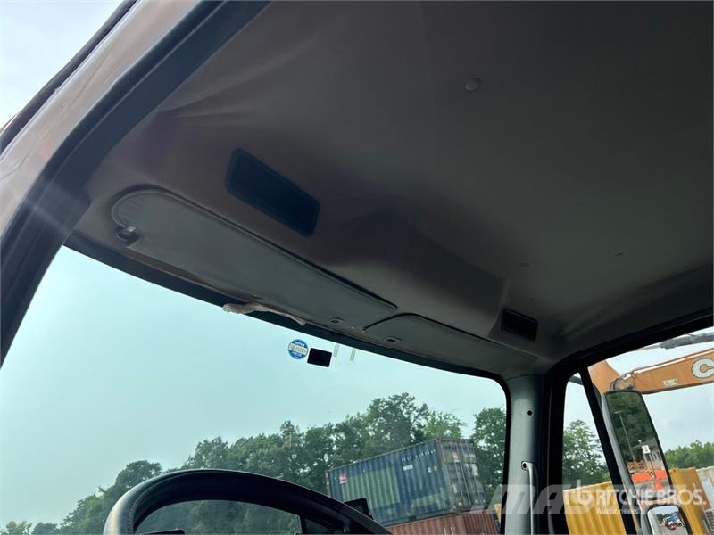 Freightliner M2106 4x2 Van Truck Kofferaufbau