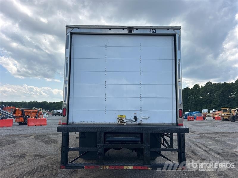 Freightliner M2106 4x2 Van Truck Skriňová nadstavba